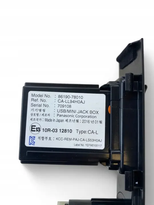 Tomada USB Lexus RX 450H 2021 OEM 5893248030 image 8