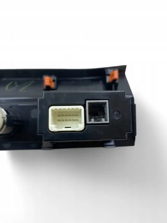 Tomada USB Lexus RX 450H 2021 OEM 5893248030 image 9