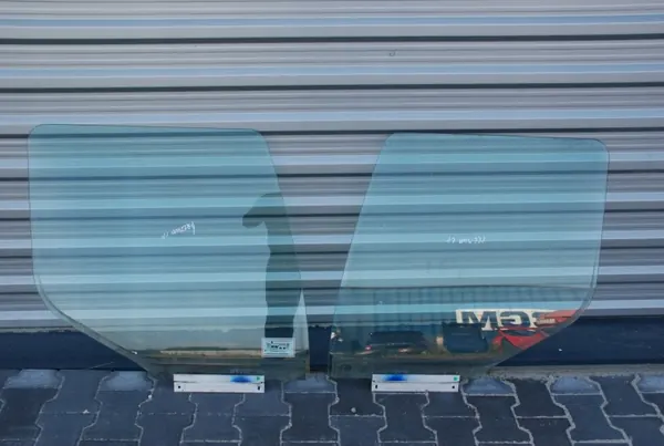 Renault OE E000001 Front Door Glass P/L image 2