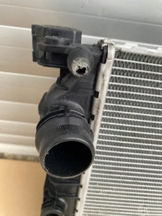 Vattenkylare BMW G11 G30 G31 8484638 image 2