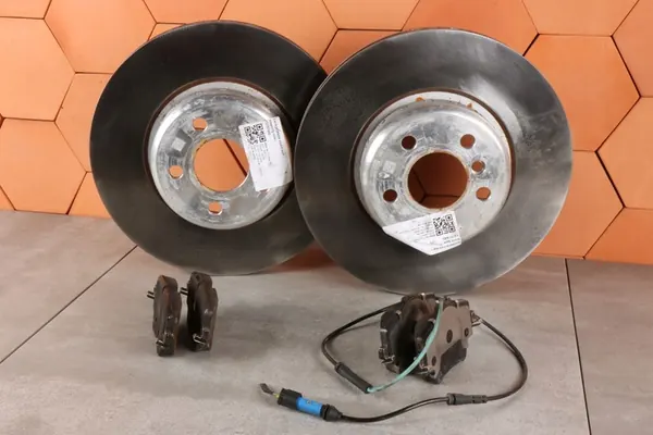 Discos e pastilhas de freio dianteiros BMW 5' G30 G31 X3 G01 X4 G02 OEM image 2