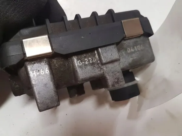 Mercedes-Benz Turbolader-Aktor OEM 6NW008412 image 8