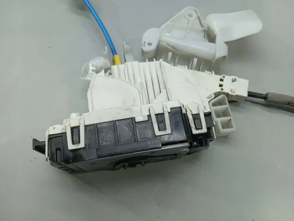 Höger Framdörrslås 4Pin Mercedes W212 GLK X204 A0997200435 image 4