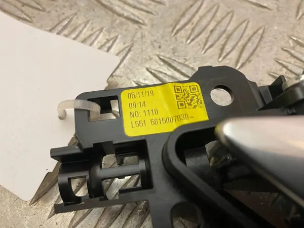 Land Rover Evoque II framdörrhandtag OEM J9C322601AG image 3