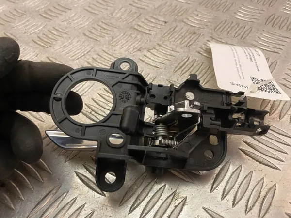 Land Rover Evoque II framdörrhandtag OEM J9C322601AG image 4