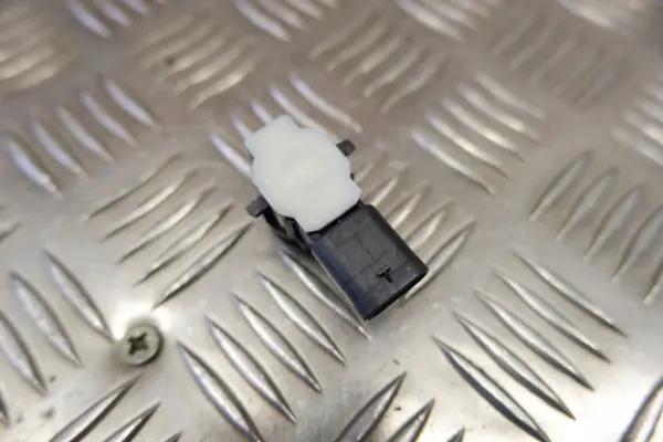 Tesla Parkeersensor OEM 104847401A - Gebruikt image 4