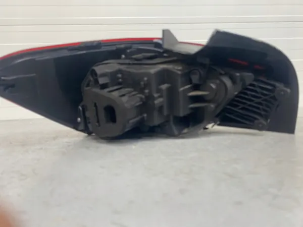 Luz Trasera Derecha Seat Ibiza V 6F0945208H image 8