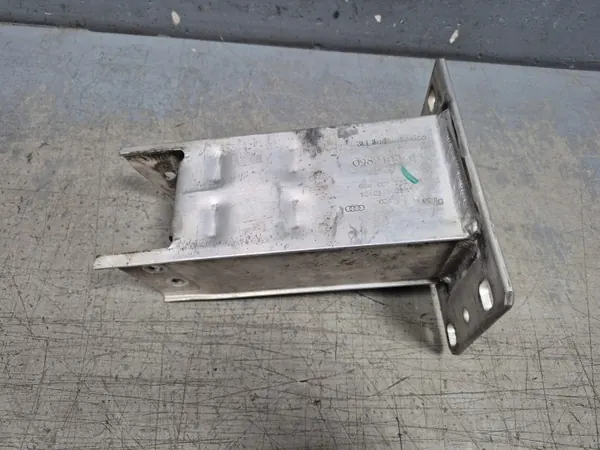 Audi Q5 II Frambalk Vänster & Höger Zon OEM 80A807133/134 image 2