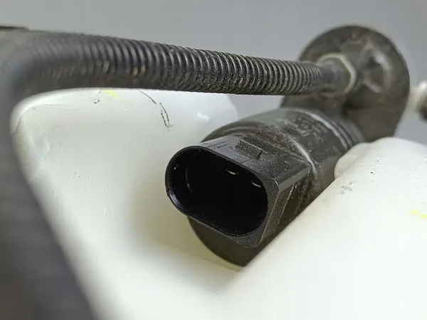 Réservoir de lave-glace Ford Escape 2022 LJ6B17B613BB image 5