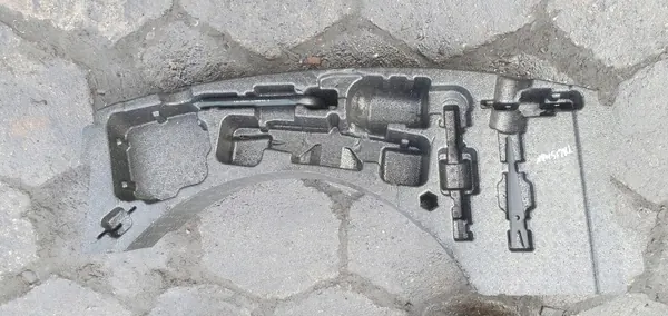 Renault Talisman Bagageutrymmesmatta Reparationssats OEM 849758477R image 4