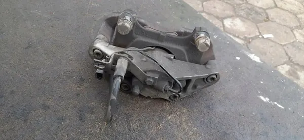 Vasen etujarrusatula Audi A4 S4 B7 image 4