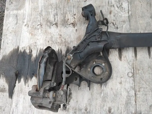 Toyota Prius (XW50) 2015 Trave Posteriore image 3