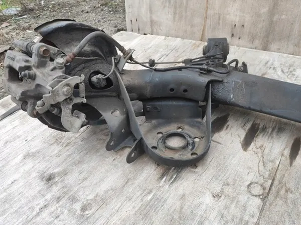 Toyota Prius (XW50) 2015 Trave Posteriore image 4