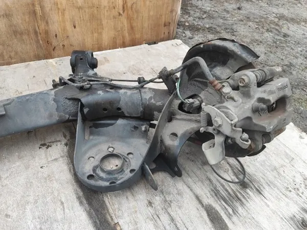 Toyota Prius (XW50) 2015 Trave Posteriore image 5