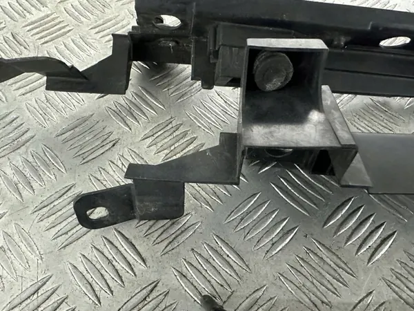 OEM 13223758/13266903 Etulokasuojasarja Opel Corsa D:lle image 5