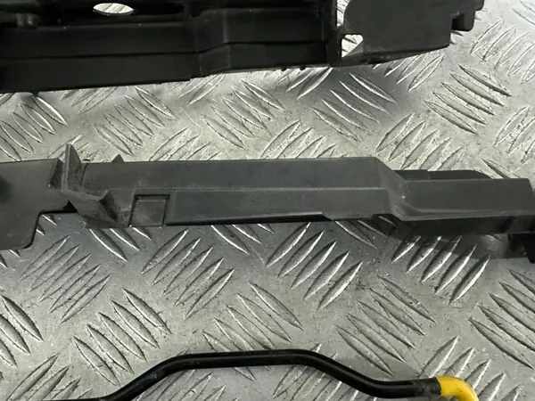 OEM 13223758/13266903 Etulokasuojasarja Opel Corsa D:lle image 8