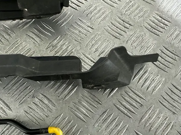 OEM 13223758/13266903 Etulokasuojasarja Opel Corsa D:lle image 9