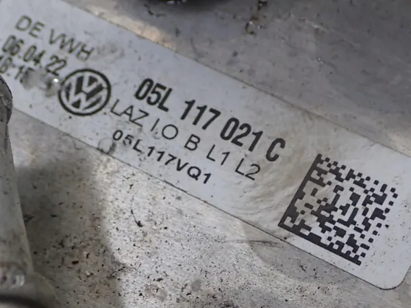 Oljefilterfäste OEM 05L115389AH VW Tiguan II image 9