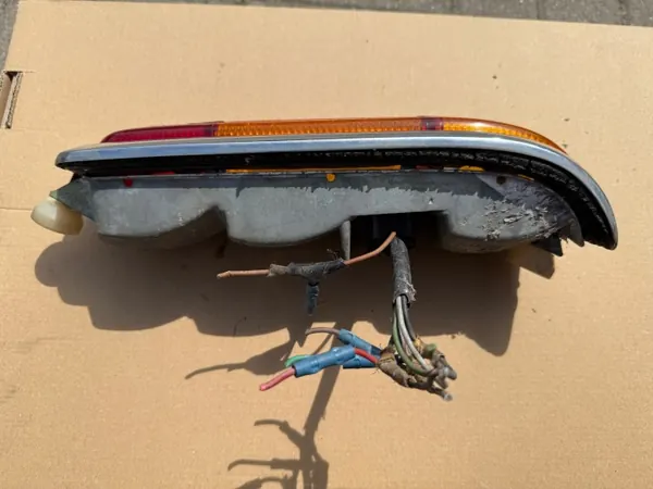 Feu Arrière Mercedes OEM A1088260251 Droit Occasion image 10