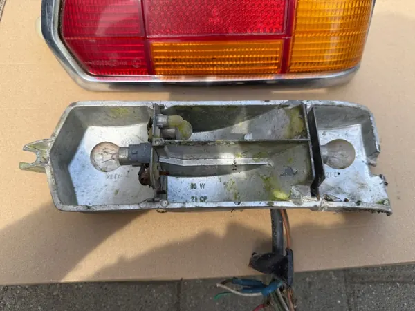 Feu Arrière Mercedes OEM A1088260251 Droit Occasion image 3