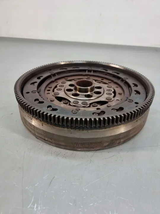 Volante de Dupla Massa VW Passat B8 03N105266E image 2