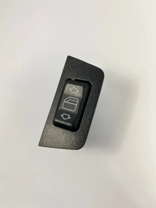 Moldura do Interruptor de Janela Elétrica Traseira Mercedes W124 image 3