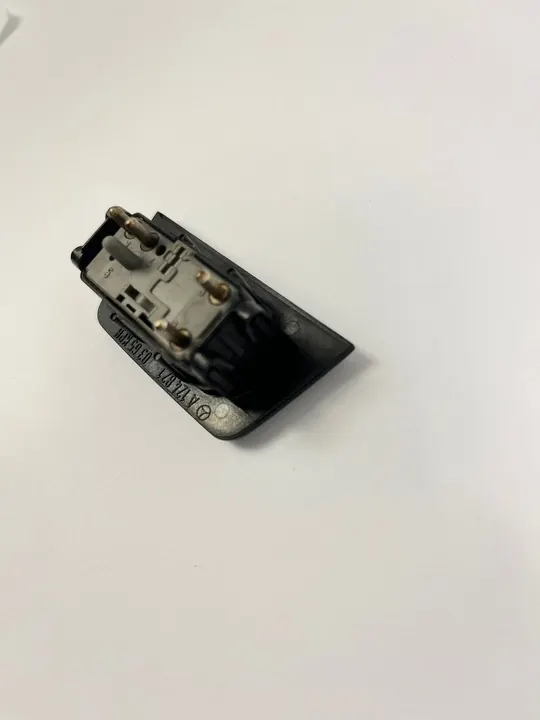 Moldura do Interruptor de Janela Elétrica Traseira Mercedes W124 image 7