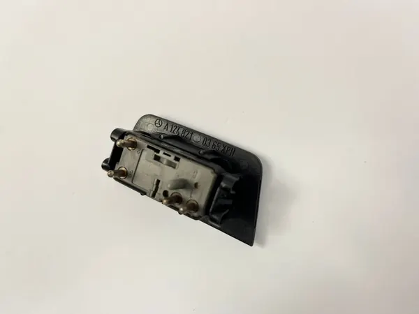 Moldura do Interruptor de Janela Elétrica Traseira Mercedes W124 image 9