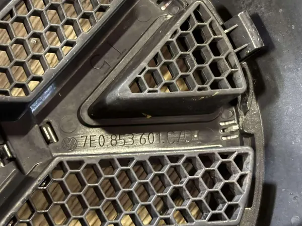 VW TRANSPORTER T5 LIFT Front Grill 7E5853651 image 10