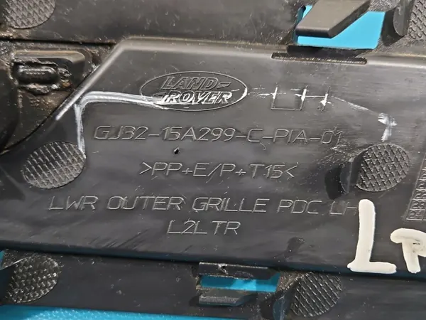 Linker bumperroosterplug OEM GJ32-15A299-C image 4