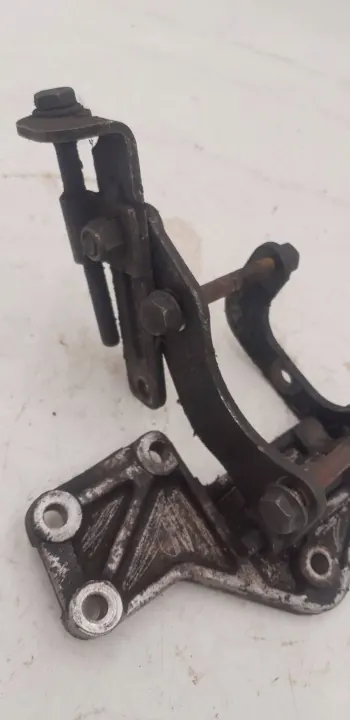 Daewoo Servopumpenhalterung OEM 060359 image 6