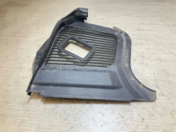 Peças do compartimento motor usadas OEM A1678311200 Mercedes image 2