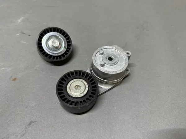 Rouleau tendeur de courroie OEM 55247439 Fiat Alfa image 2