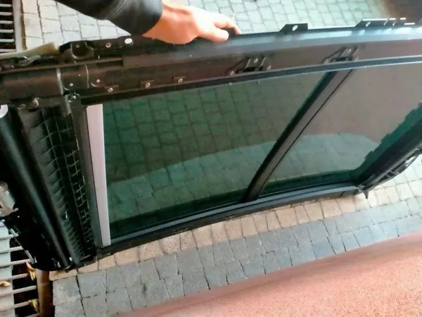 Audi Q7 Panoramakatto OEM 310126173915 - Käytetty image 5