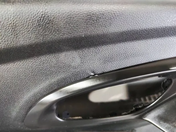 Panel de Puerta Delantera Izquierda OEM AOP43236 Renault Kadjar image 4