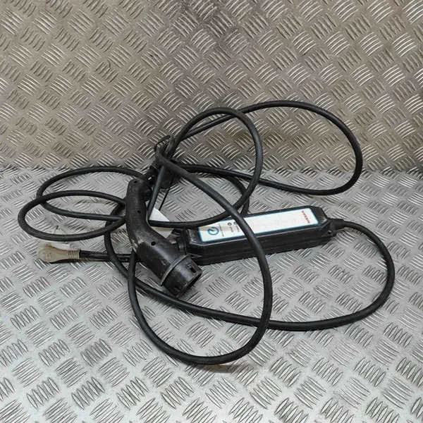 Cable de carga batería Nissan 296905SH0A - Usado image 2