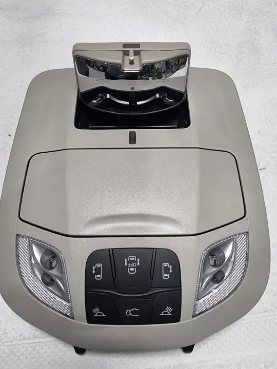 Luz de techo Chrysler Pacifica II OEM 7EB11PD2AA image 4