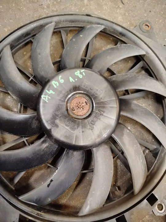 Kylarrubrik Audi A4 B7 2.0 140HK 8E0121205AB image 3