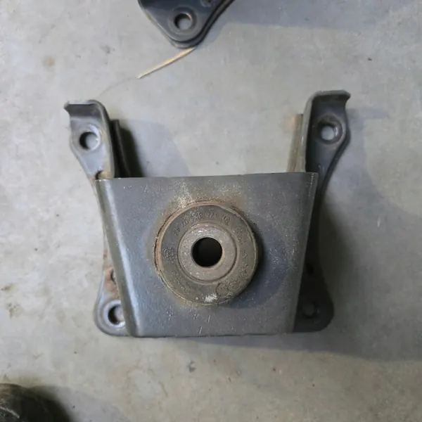 Suporte de mola traseira OEM 9703200275 para Atego image 2