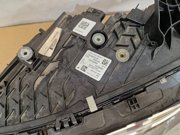 Faros izquierdo Mercedes CLE A2369065300 image 3