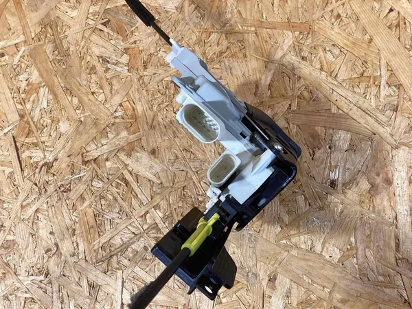 Cerradura de puerta trasera derecha PORSCHE CAYENNE 9A783911600 image 2