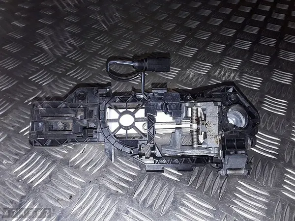 Vasen takaluukun kahva VW CC 2011 3C8839885 image 2