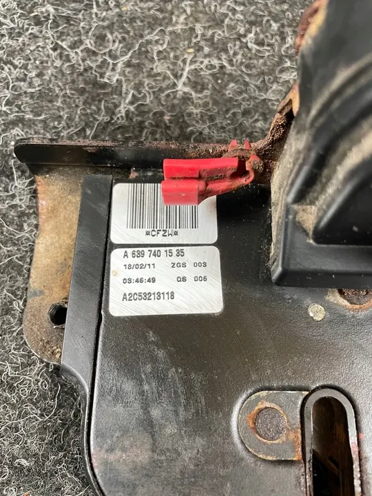 Mercedes Vito W639 Tailgate Lock A6397401535 image 2