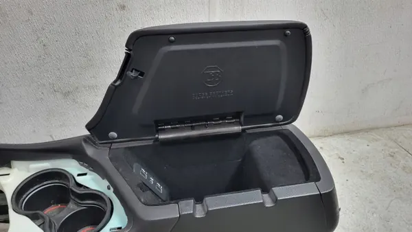 Túnel de reposabrazos Dodge Challenger 2015 OEM image 4