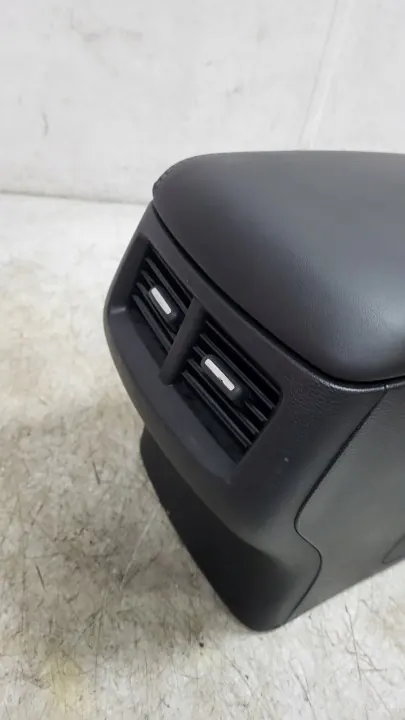 Túnel de reposabrazos Dodge Challenger 2015 OEM image 6