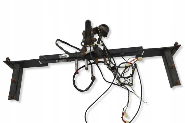 Engate Reboque Kia Carnival I OEM 345015 - Usado image 6