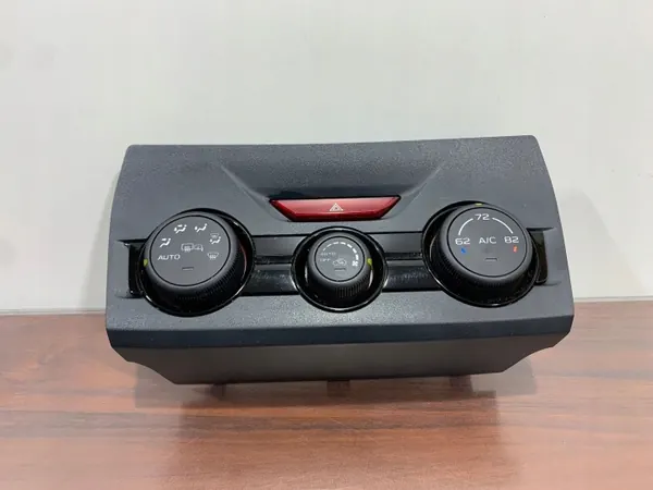 Subaru Forester ilmastointipaneeli OEM 72311SJ211 image 2