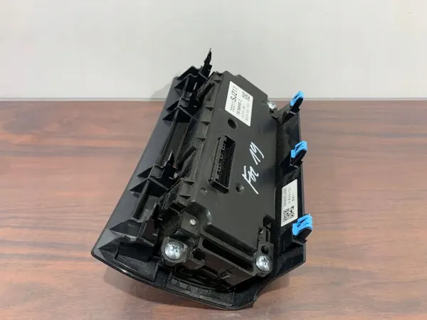 Subaru Forester ilmastointipaneeli OEM 72311SJ211 image 10