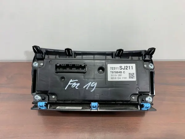 Subaru Forester ilmastointipaneeli OEM 72311SJ211 image 7