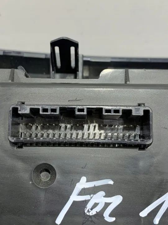 Subaru Forester ilmastointipaneeli OEM 72311SJ211 image 8